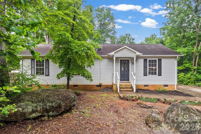 30 Seventh Street, York, SC - 3 beds, 2 baths, 1,166 sqft - $260,000