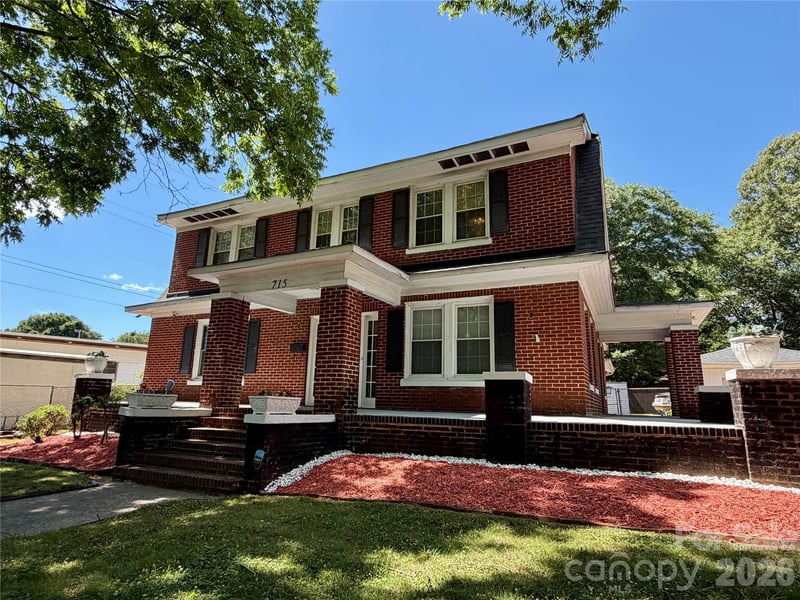 715 E Marion Street, Shelby, NC - 5 beds, 2.5 baths, 3,248 sqft - $395,000