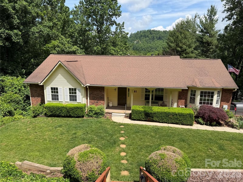 31 Surrey Run, Asheville, NC - 3 beds, 2.5 baths, 1,790 sqft - $549,000