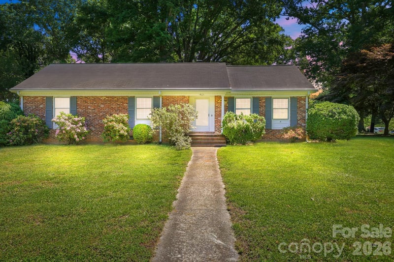 401 White Oaks Drive, Salisbury, NC - 3 beds, 2 baths, 1,600 sqft - $274,000