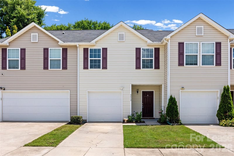 9612 Brackenview Court, Charlotte, NC - 3 beds, 2.5 baths, 1,788 sqft - $2,000