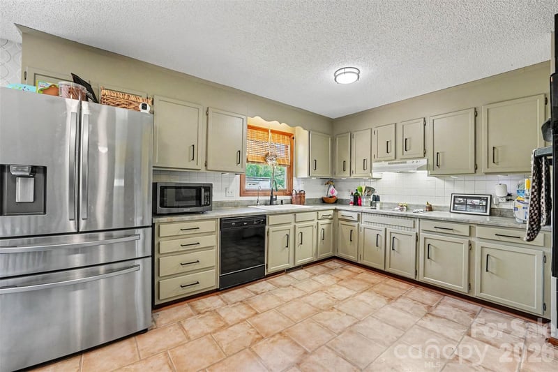 129 Laura Road, Mooresville, NC - 3 beds, 2 baths, 1,380 sqft - $310,000