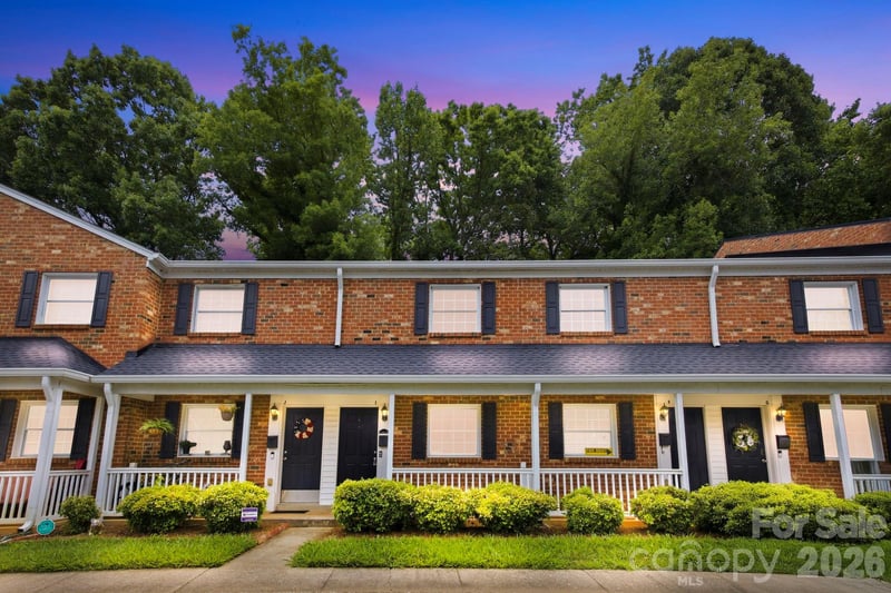 1215 Green Oaks Lane I, Charlotte, NC - 2 beds, 1.5 baths, 934 sqft - $215,000