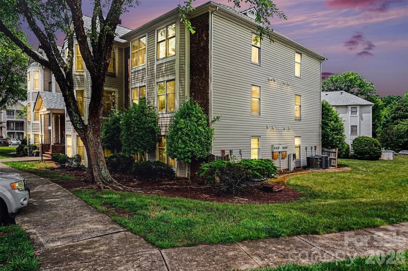 6223 Rosecroft Drive Apt 3, Charlotte, NC - 2 beds, 2 baths, 1,111 sqft - $140,000