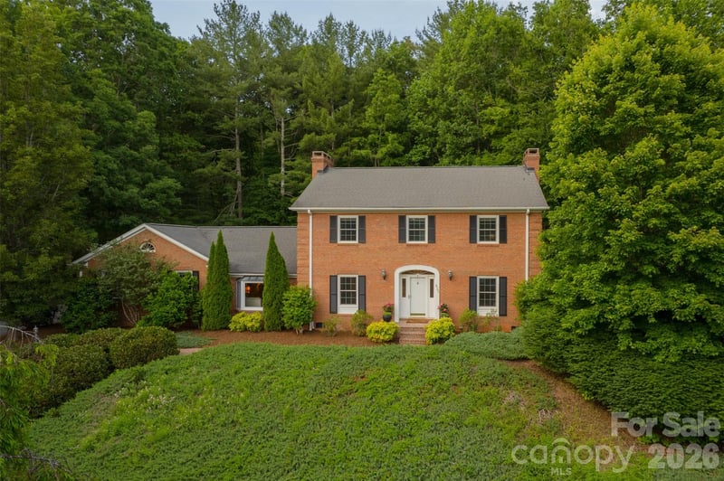 425 Sondley Woods Place, Asheville, NC - 4 beds, 3 baths, 3,619 sqft - $975,000