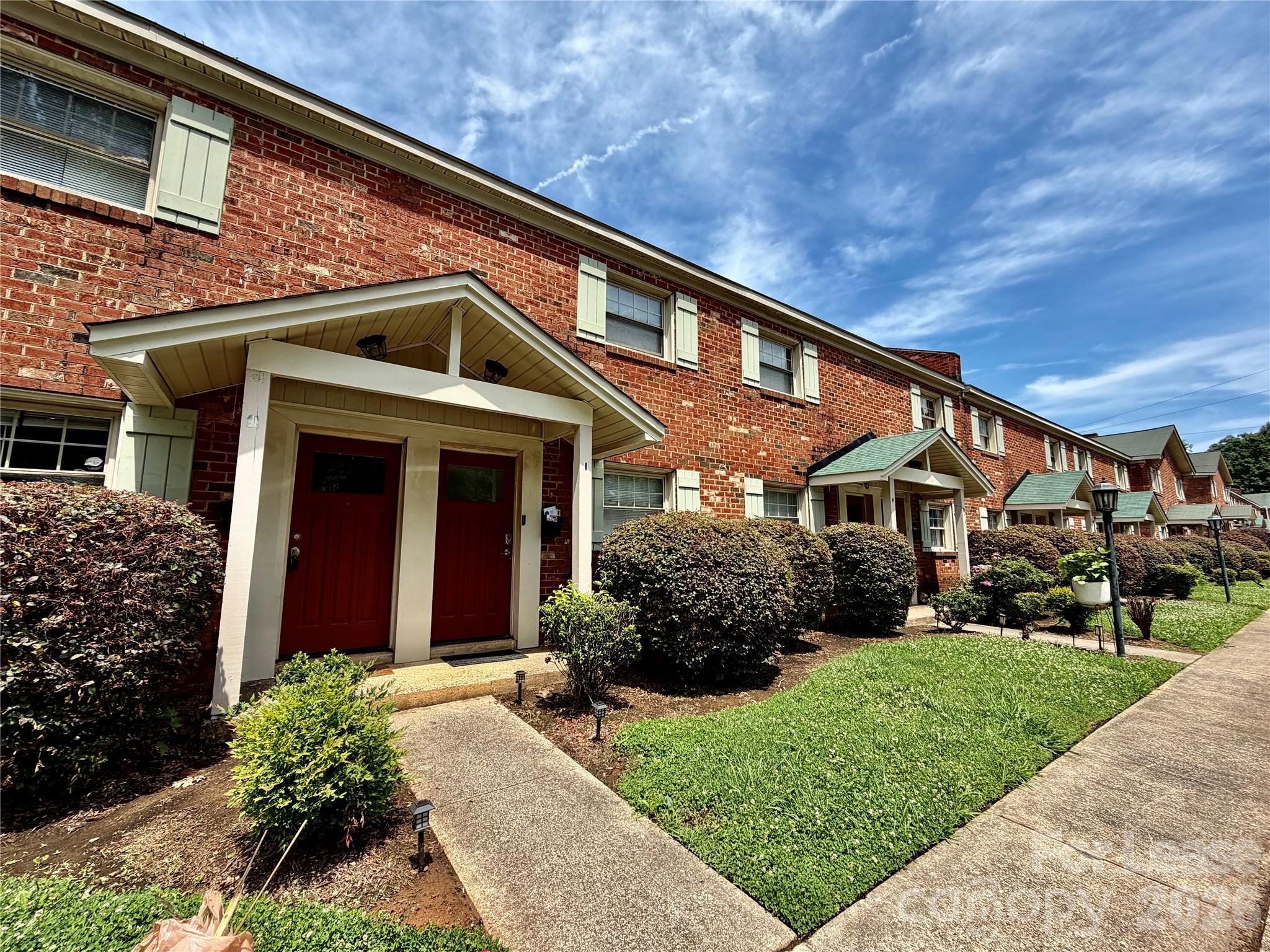 1207 Green Oaks Lane J, Charlotte, NC. property listing photo