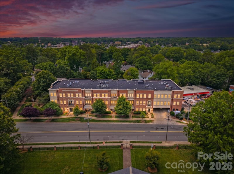 2946 Selwyn Avenue Apt 112, Charlotte, NC - 1 bed, 1 bath, 808 sqft - $400,000