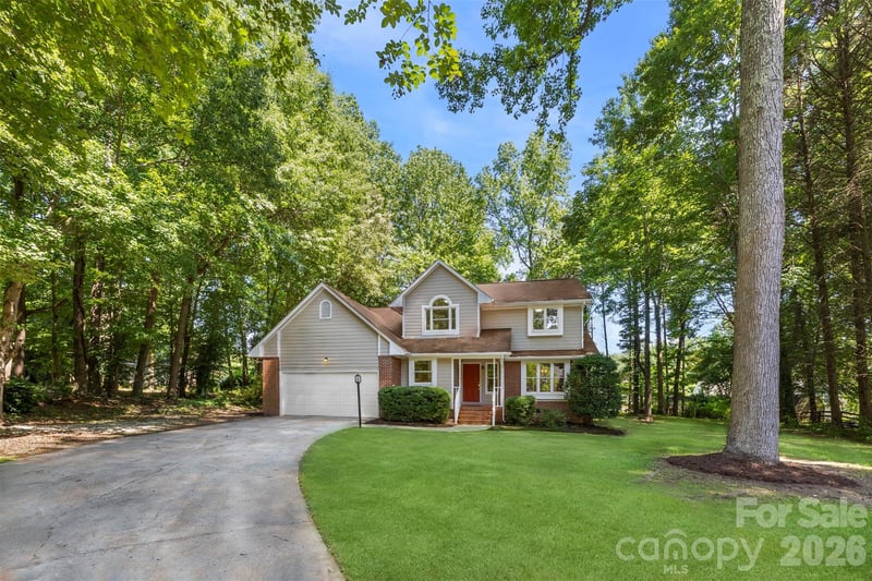 932 Alexandria Court, Gastonia, NC - 4 beds, 2.5 baths, 2,518 sqft - $425,000