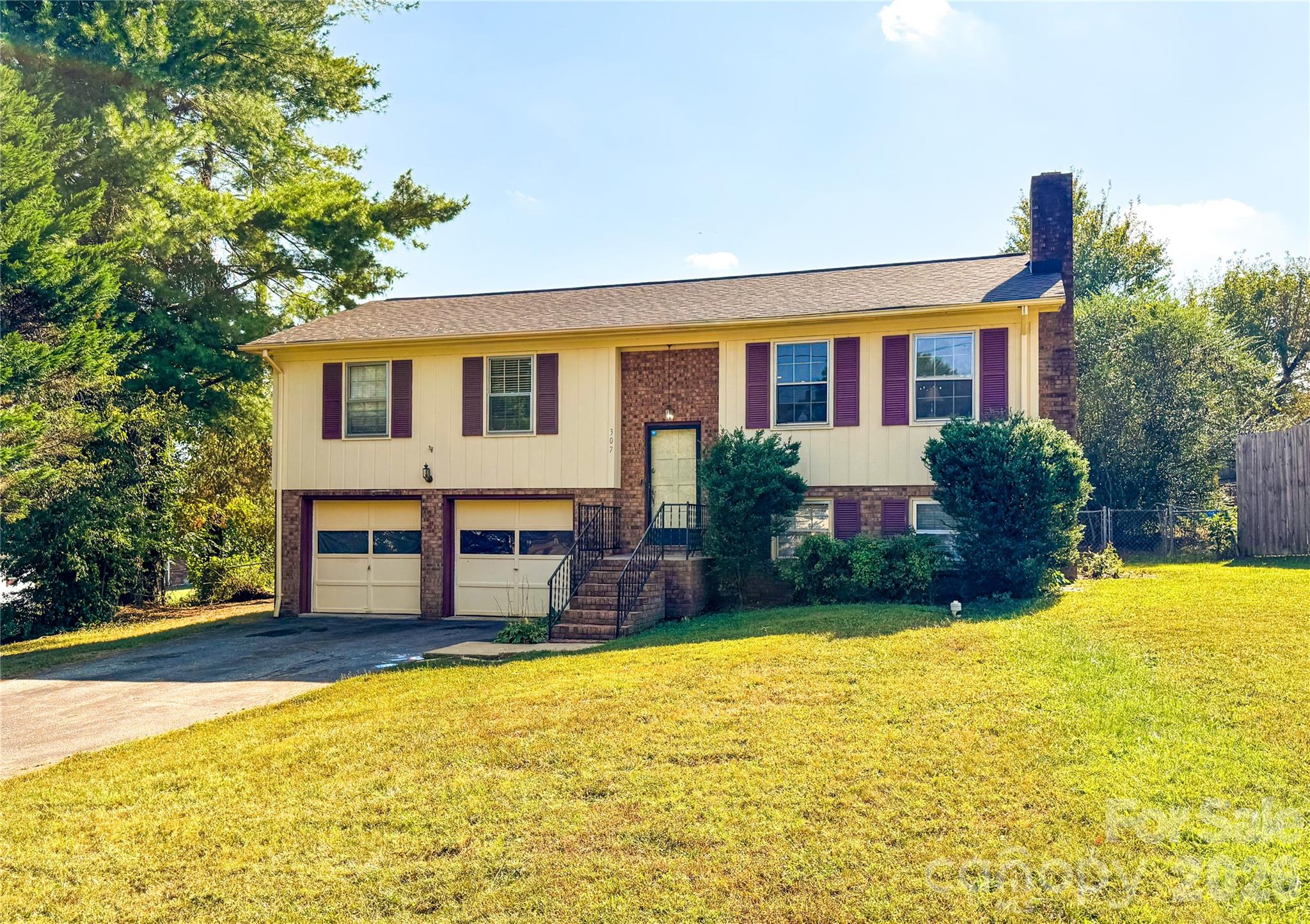 307 Meadowbrook Drive, Newton, NC — property listing photo