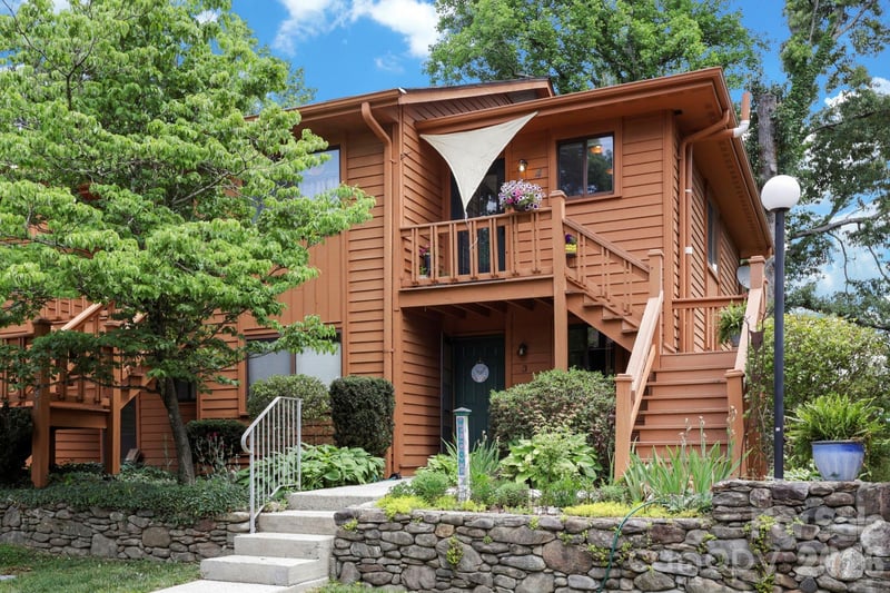581 Courtwood Lane Apt 4, Hendersonville, NC - 2 beds, 1.5 baths, 807 sqft - $234,500