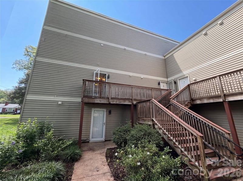 1625 Merry Oaks Road D, Charlotte, NC - 2 beds, 1.5 baths, 1,160 sqft - $235,000