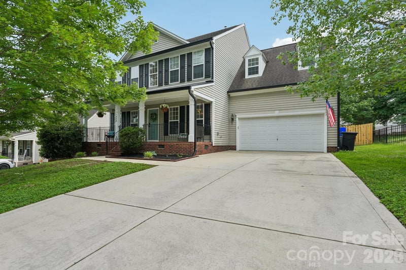 1038 Pepperwood, Lake Wylie, SC - 4 beds, 3 baths, 2,743 sqft - $548,000