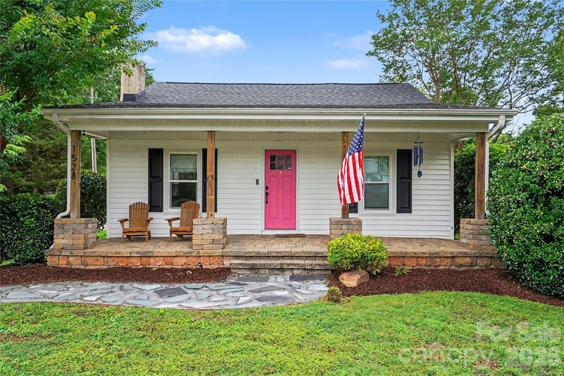 1528 S Point Road, Belmont, NC - 2 beds, 1.5 baths, 1,068 sqft - $379,900