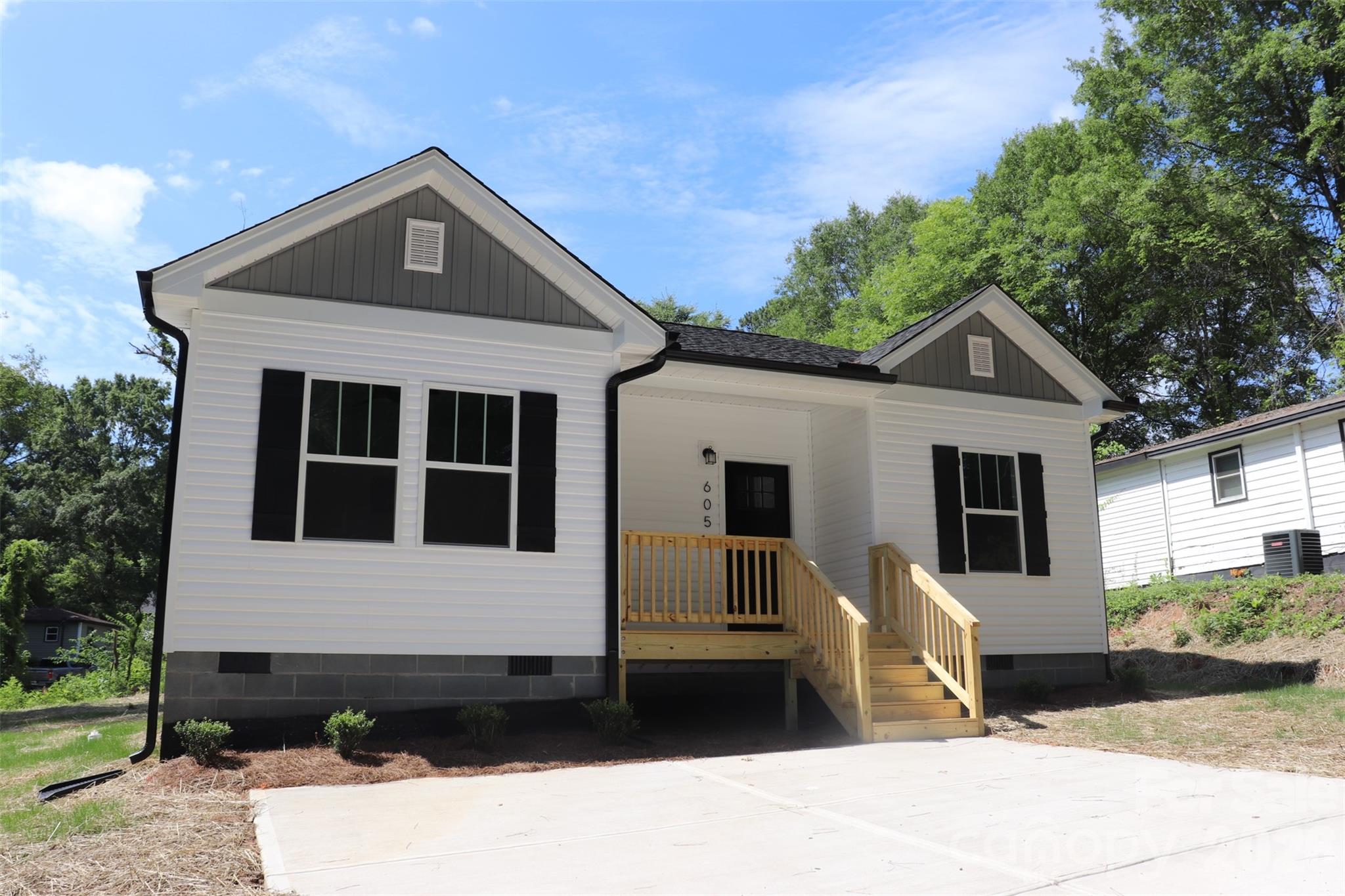 605 Robinson, Dallas, NC — property listing photo 1