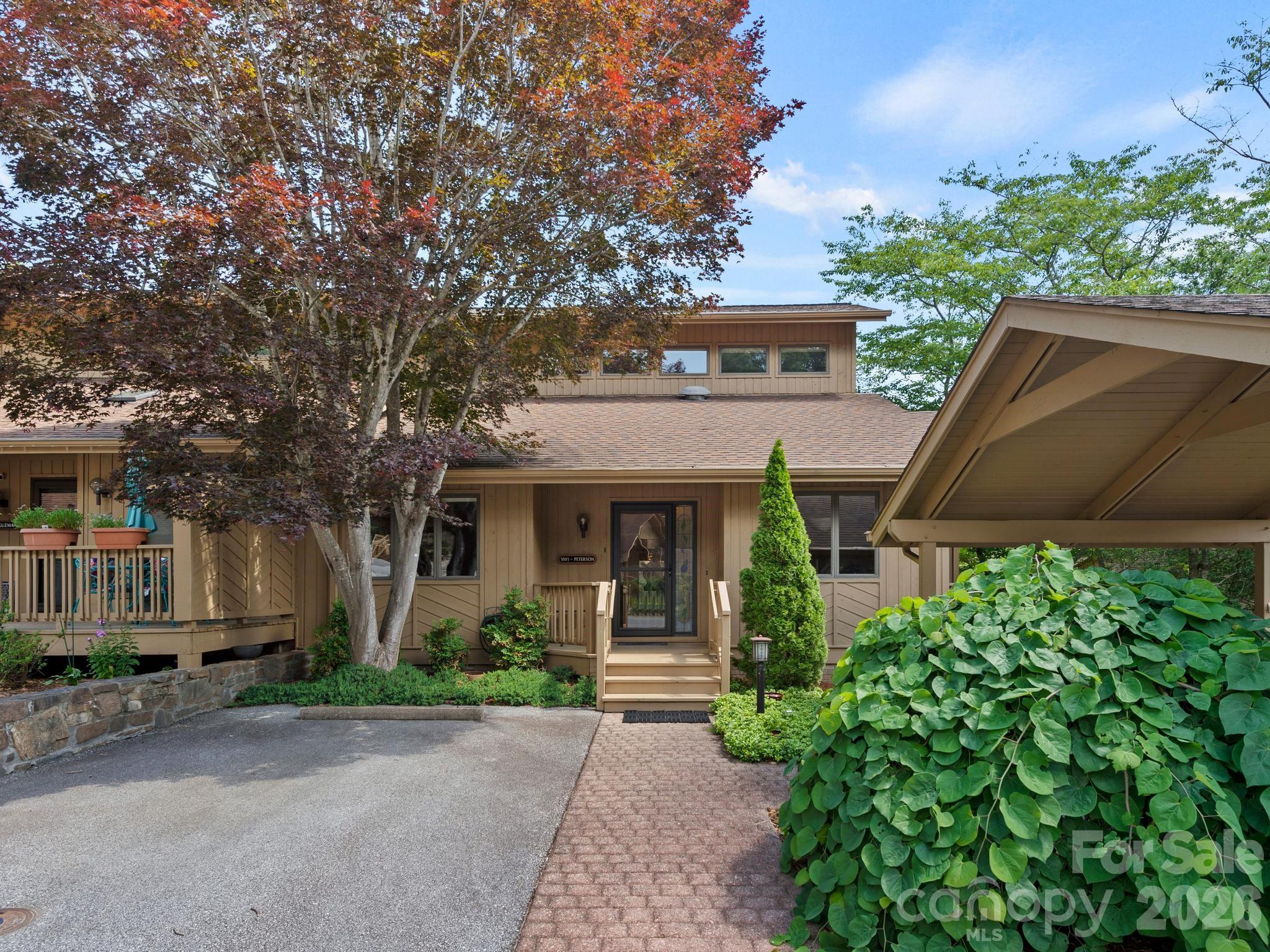 1001 Red Oak Drive, Hendersonville, NC. property listing photo