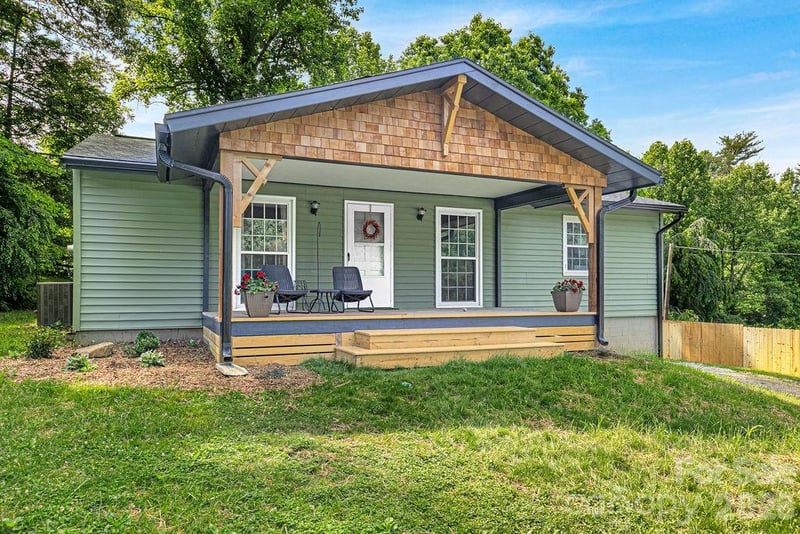 113 Byrd Lane, Brevard, NC - 3 beds, 1 bath, 1,195 sqft - $319,000