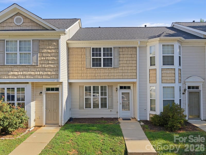 6123 Dane Drive, Dallas, NC - 2 beds, 1.5 baths, 928 sqft - $200,000