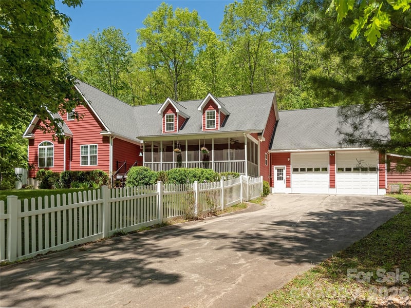 166 Virginia Brock Road, Lake Toxaway, NC - 3 beds, 3 baths, 3,751 sqft - $649,000