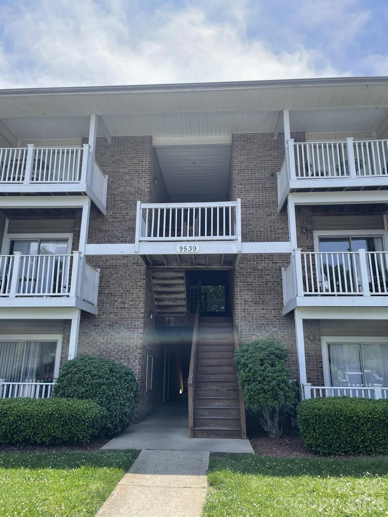 9539 University Terrace Drive D, Charlotte, NC - 4 beds, 2 baths, 1,242 sqft - $267,000