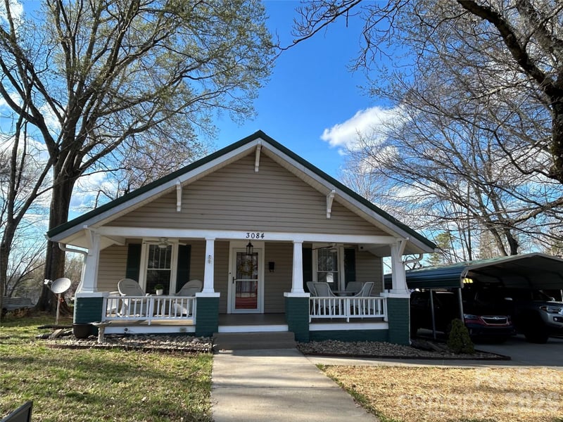 3084 W Main Street, Claremont, NC - 4 beds, 2 baths, 1,541 sqft - $275,000
