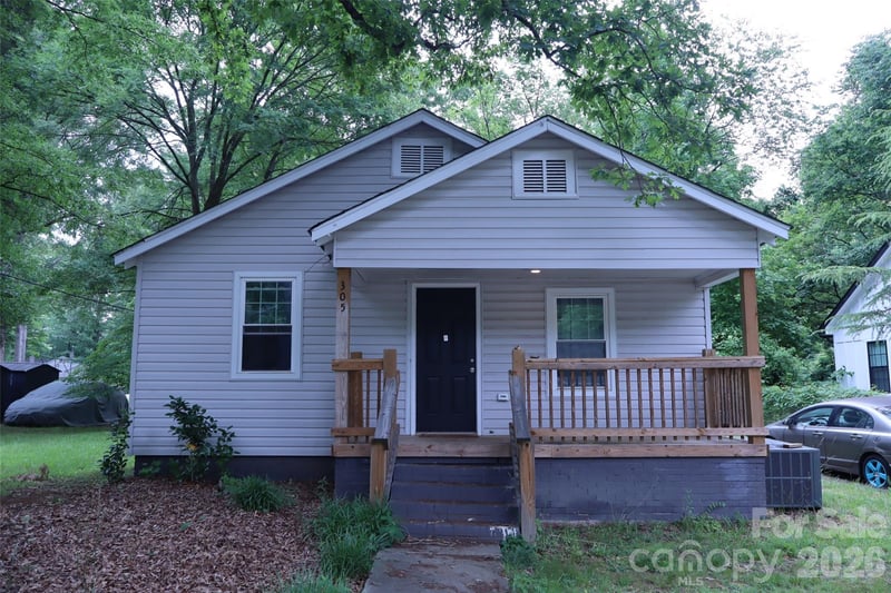 305 E Division Avenue, Salisbury, NC - 2 beds, 1 bath, 936 sqft - $182,999