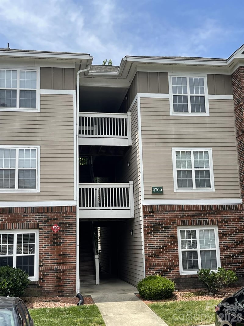 9709 Campus Walk Lane L, Charlotte, NC - 3 beds, 2 baths, 1,136 sqft - $262,000