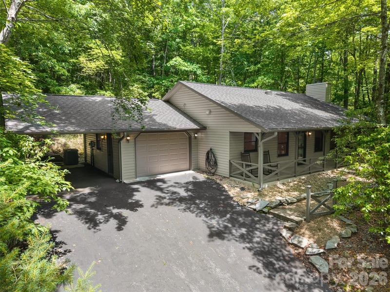90 Cheestoonaya Way, Brevard, NC - 2 beds, 2 baths, 1,214 sqft - $375,000