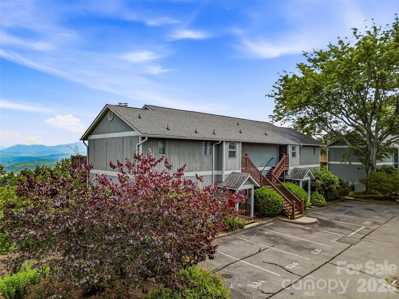 536 Windswept Drive, Asheville, NC - 2 beds, 2 baths, 1,041 sqft - $369,500