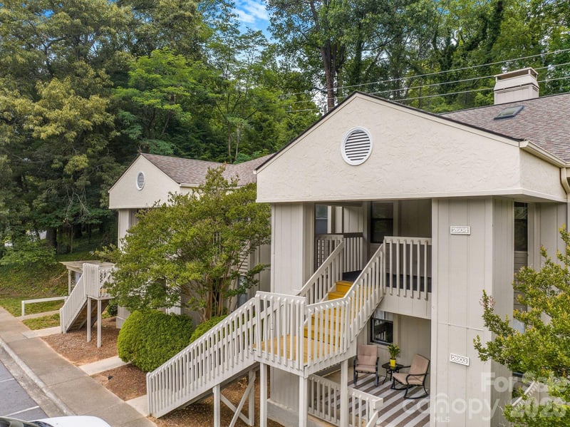 2604 Vineyard Boulevard, Asheville, NC - 2 beds, 2 baths, 988 sqft - $228,000