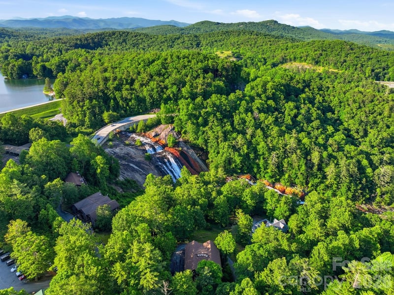 30 Lower Tanglewood Road E Apt 2, Lake Toxaway, NC - 3 beds, 2 baths, 1,409 sqft - $665,000