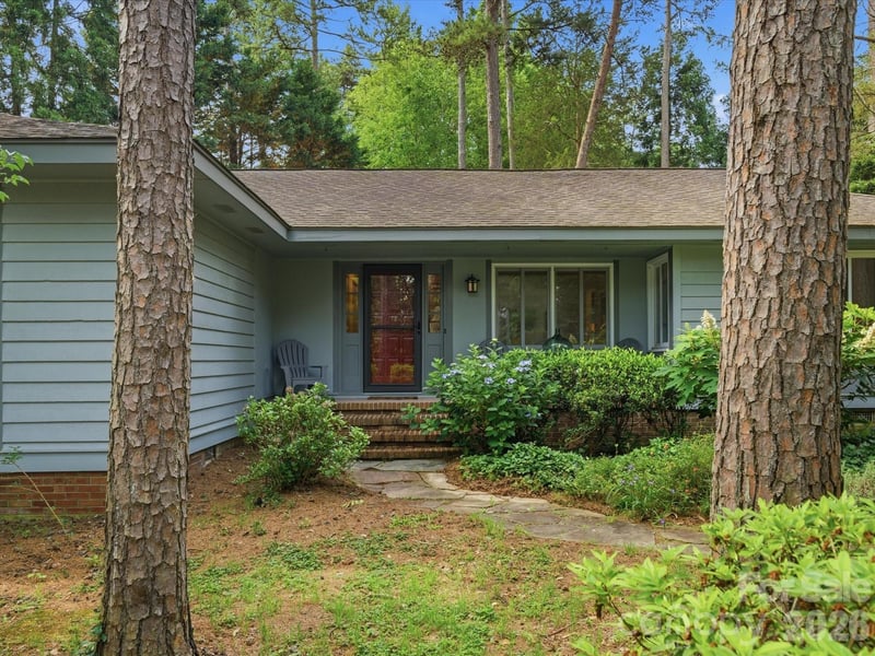 26 Honeysuckle Woods, Clover, SC - 3 beds, 2.5 baths, 2,245 sqft - $579,000