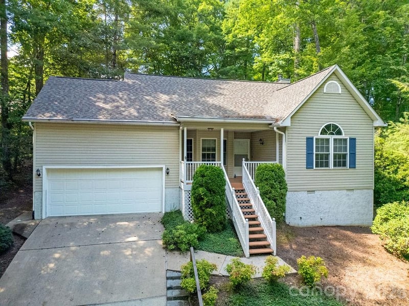 61 Autumn Glen Court, Brevard, NC - 2 beds, 2 baths, 1,537 sqft - $495,000