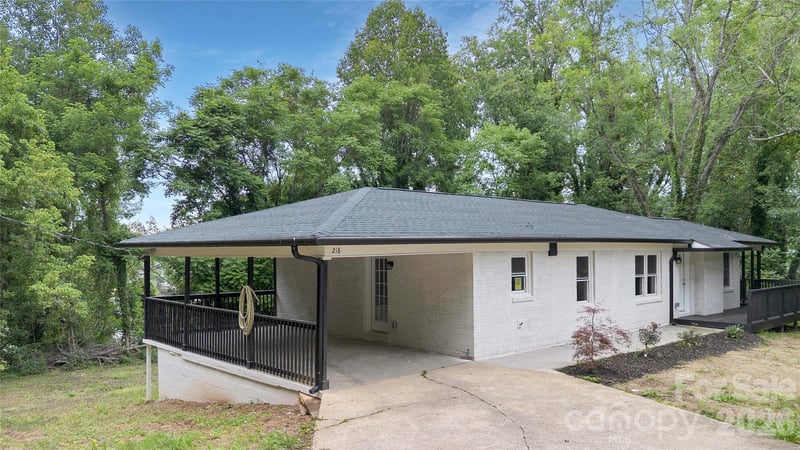 218 Palmer Street NW, Lenoir, NC - 4 beds, 3.5 baths, 2,322 sqft - $299,500