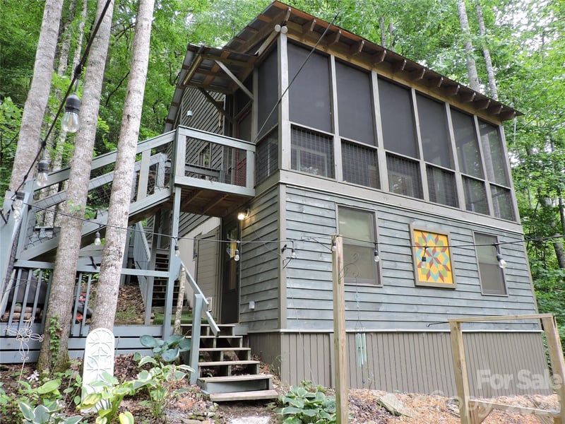 963 Melton Branch Road, Bakersville, NC - 2 beds, 1.5 baths, 820 sqft - $299,000