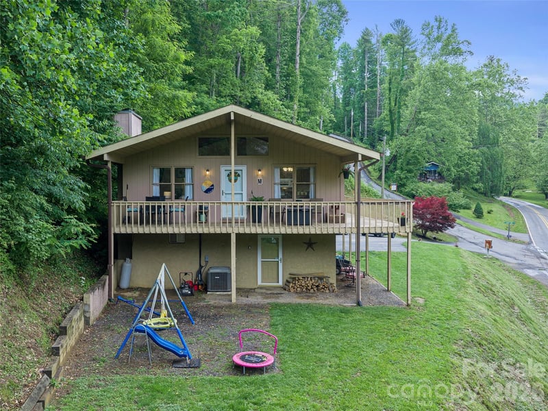 839 Mckinney Road, Burnsville, NC - 2 beds, 2.5 baths, 1,285 sqft - $300,000
