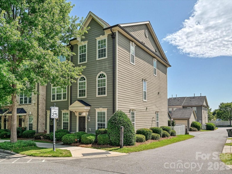 19791 Playwrights Way, Cornelius, NC - 2 beds, 2.5 baths, 1,590 sqft - $399,000