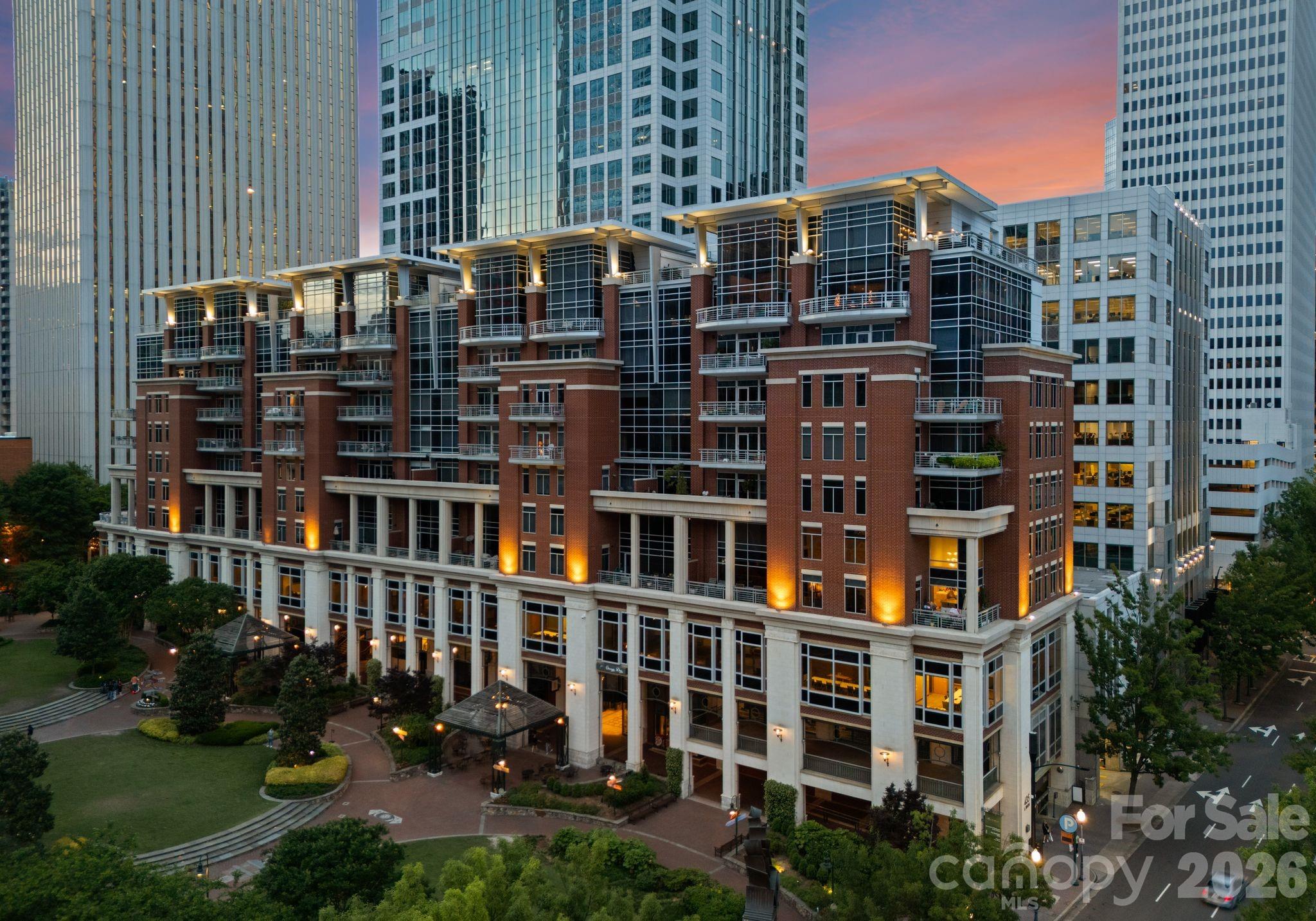 435 Tryon 904, Charlotte, NC — property listing photo 1