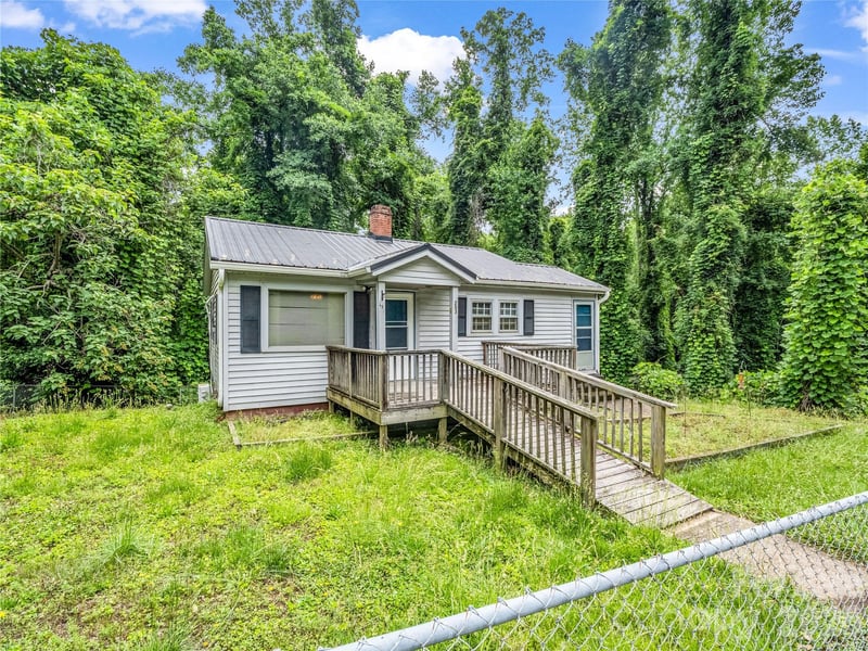 203 California Street, Spindale, NC - 2 beds, 1 bath, 744 sqft - $125,000