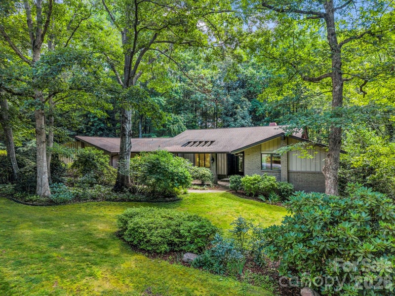 115 Woodhaven Drive, Hendersonville, NC - 3 beds, 3.5 baths, 3,904 sqft - $800,000