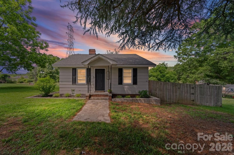1501 Highland Avenue, Albemarle, NC - 2 beds, 1 bath, 976 sqft - $195,000