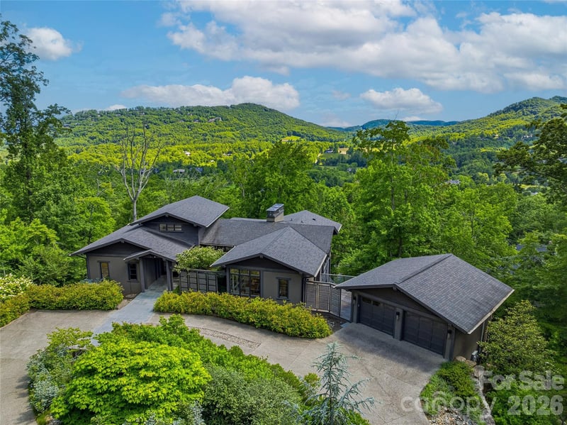 1121 Timberbluff Way, Arden, NC - 4 beds, 5 baths, 4,470 sqft - $3,495,000