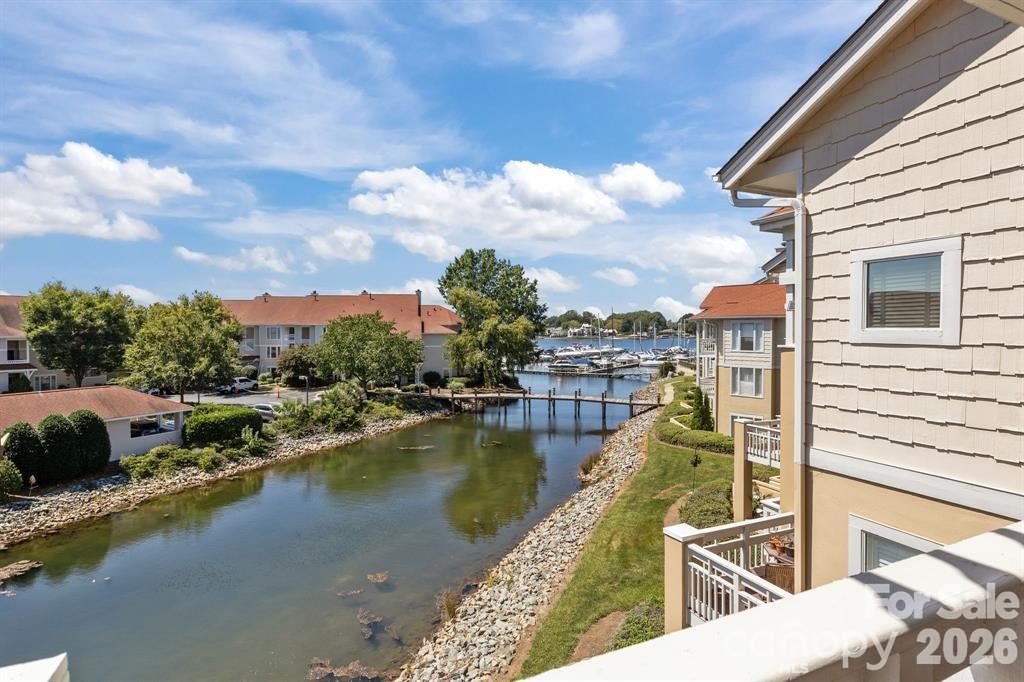 18009 Kings Point I, Cornelius, NC — property listing photo 1