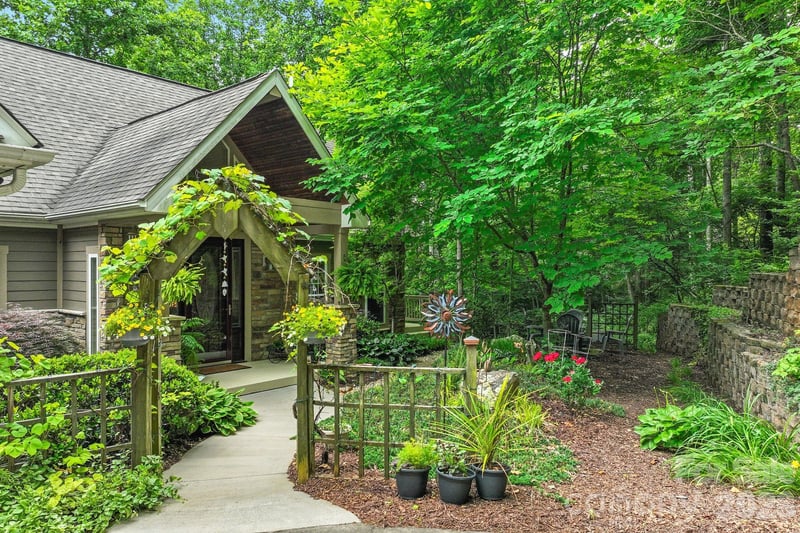 522 Silver Hawk Lane, Weaverville, NC - 3 beds, 2.5 baths, 3,512 sqft - $865,000