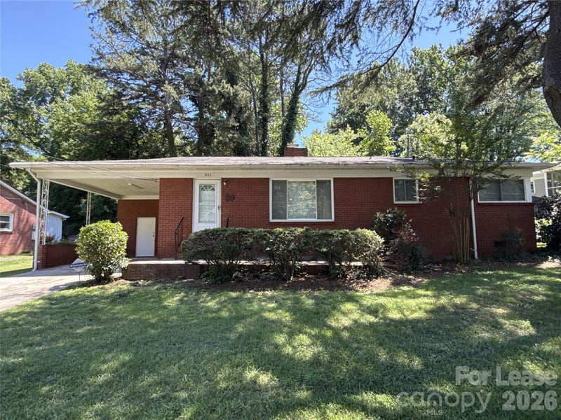 932 Hickory Nut Street, Charlotte, NC - 2 beds, 1 bath, 1,050 sqft - $1,795/mo