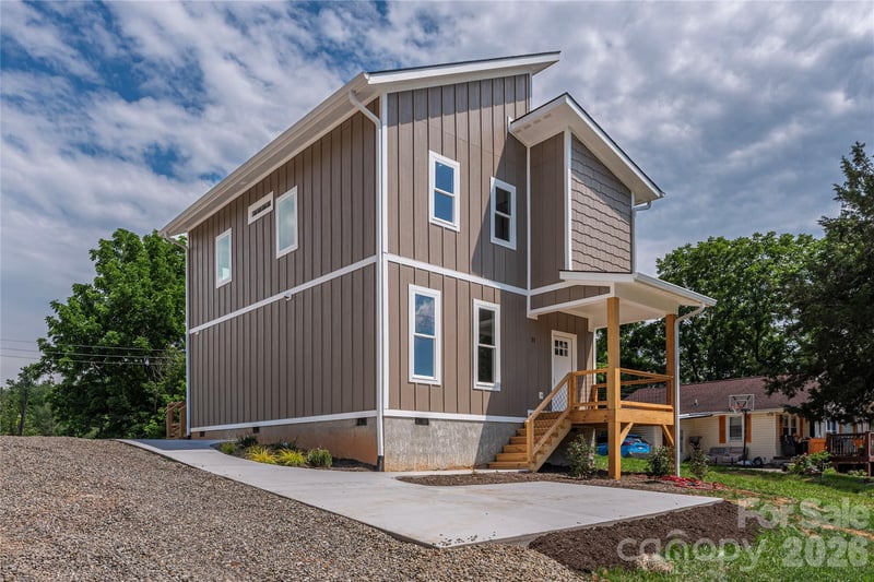31 Elkwood Avenue, Asheville, NC - 3 beds, 2.5 baths, 1,706 sqft - $475,000