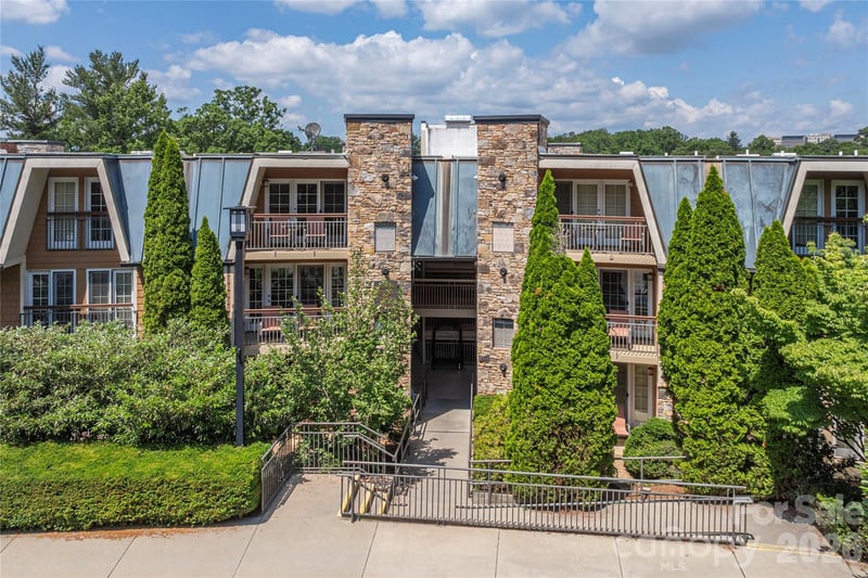222 Bowling Park Road, Asheville, NC - 1 bed, 1 bath, 778 sqft - $279,000