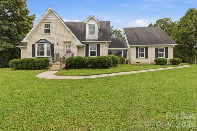 3343 Olde Creek Trail, Matthews, NC - 5 beds, 2.5 baths, 2,504 sqft - $479,000