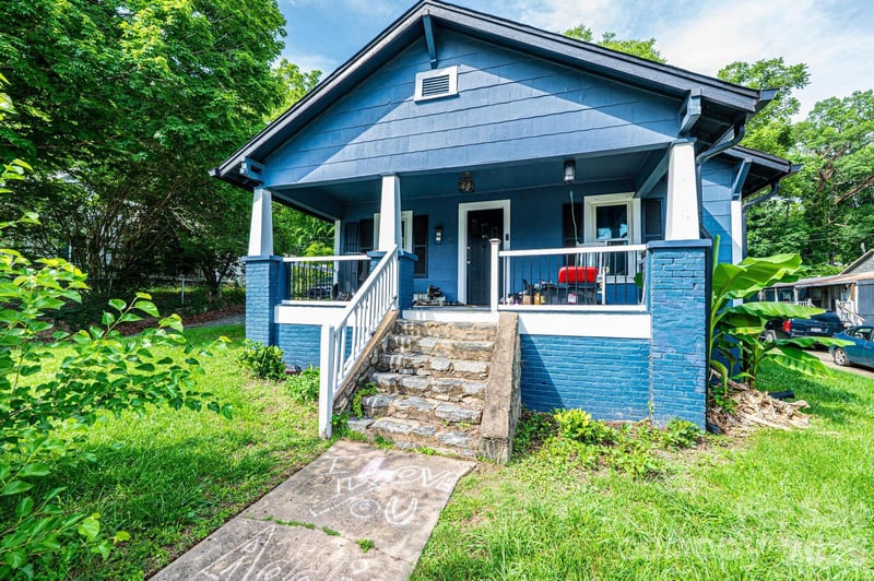 224 broadway Street NW, Lenoir, NC - 3 beds, 2 baths, 1,076 sqft - $179,900