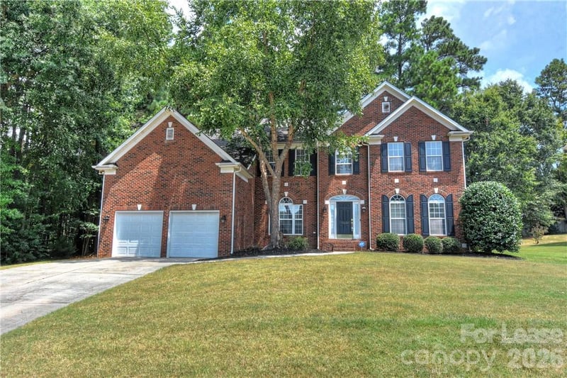 10496 Gunnison Lane, Charlotte, NC - 4 beds, 2.5 baths, 3,252 sqft - $3,800