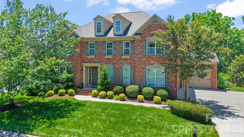 3207 Lakehurst Crossing, Matthews, NC - 4 beds, 4 baths, 4,132 sqft - $1,275,000